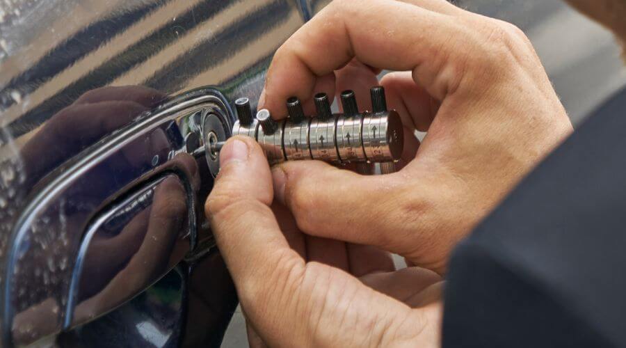 Professional New roof installation in Belpre, KS